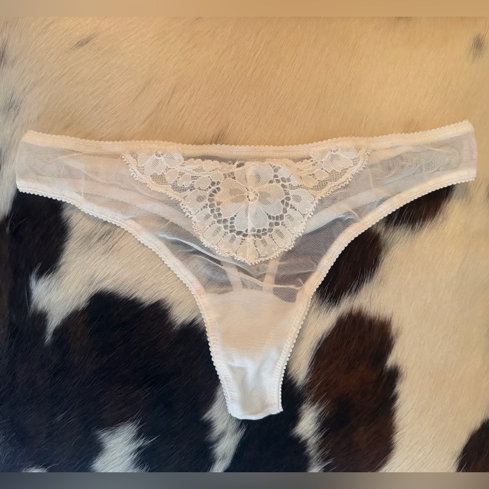 Victoria’s Secret Dream Angels Sheer Lace Rhinestone Bow Detail Thong White XS